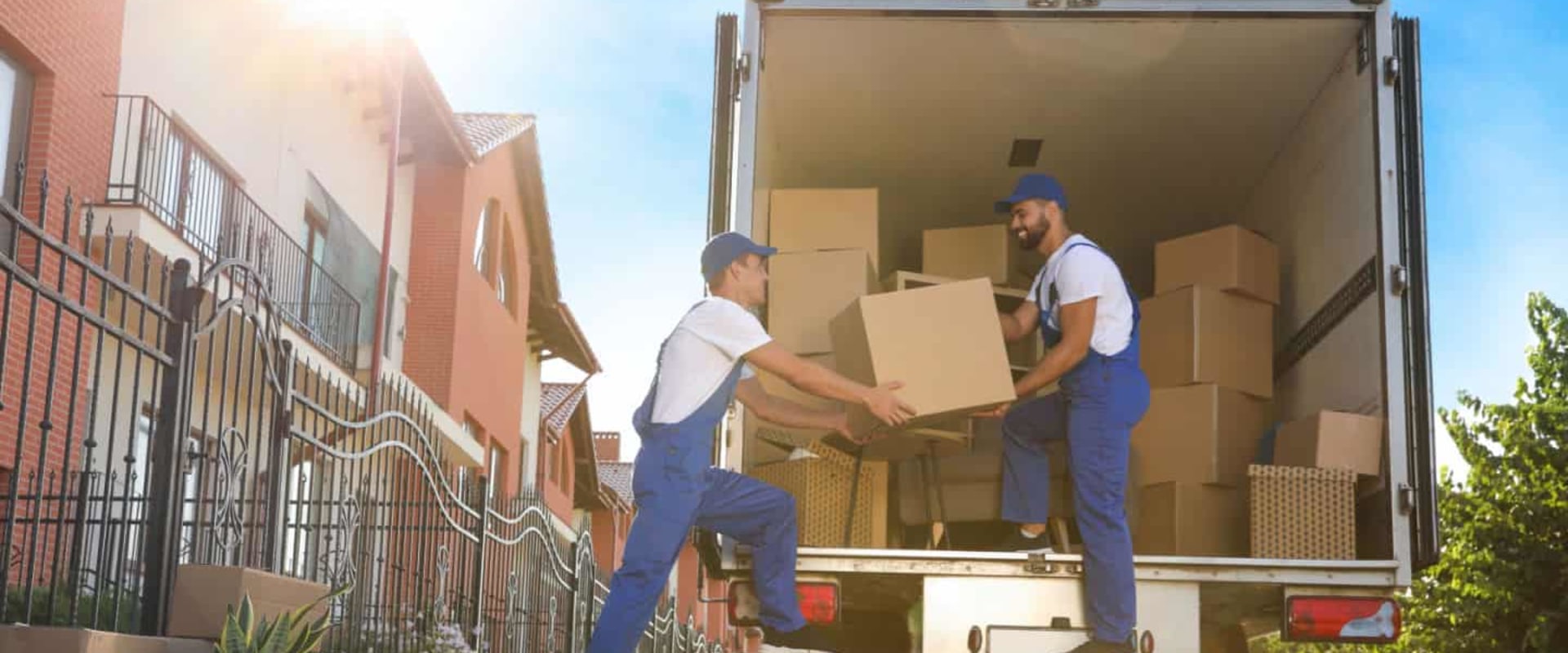 The Benefits of Hiring Long Distance Movers