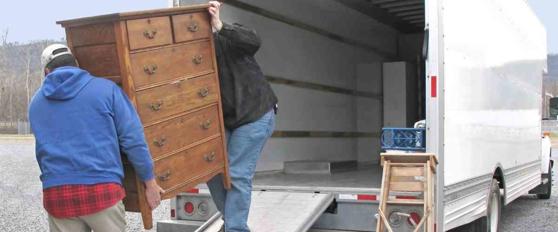 Tips for Loading and Unloading a Moving Truck